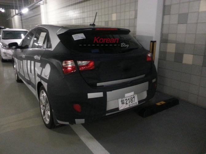 scooped-hyundai-i30-elantragt-camouflage-2.jpg