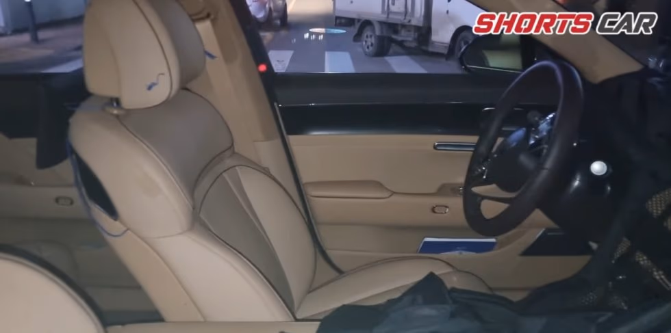genesis g90 interior
