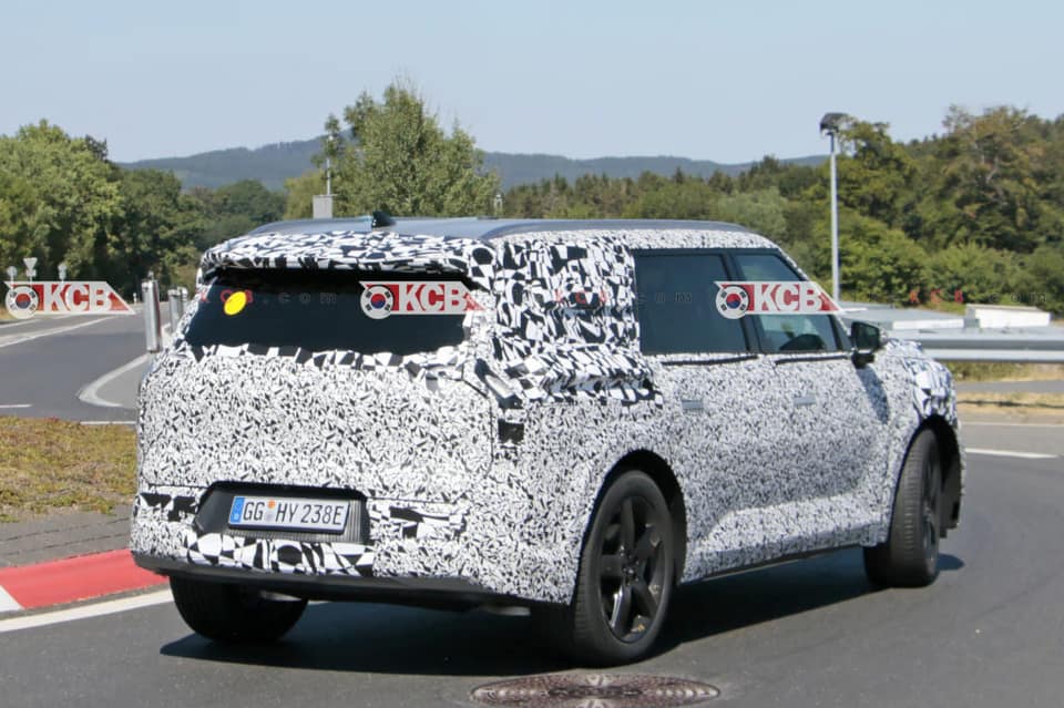 Kia EV9 road 5