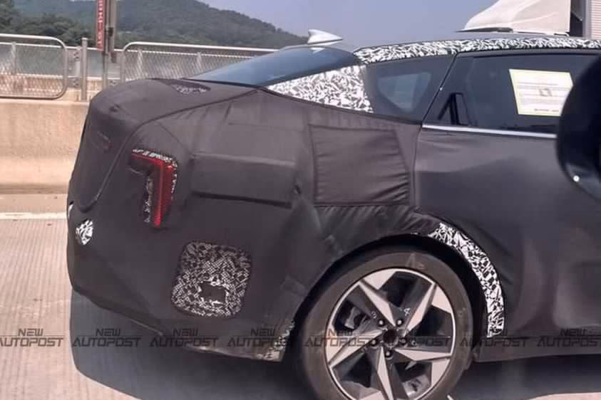 kia k3 sedan spied