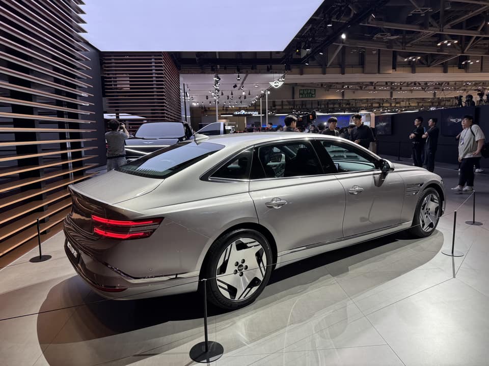 genesis electrified g80