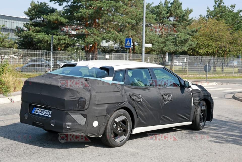 Kia EV4 sedán 11