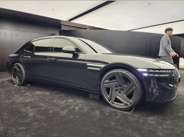 genesis g90 black live gallery 4