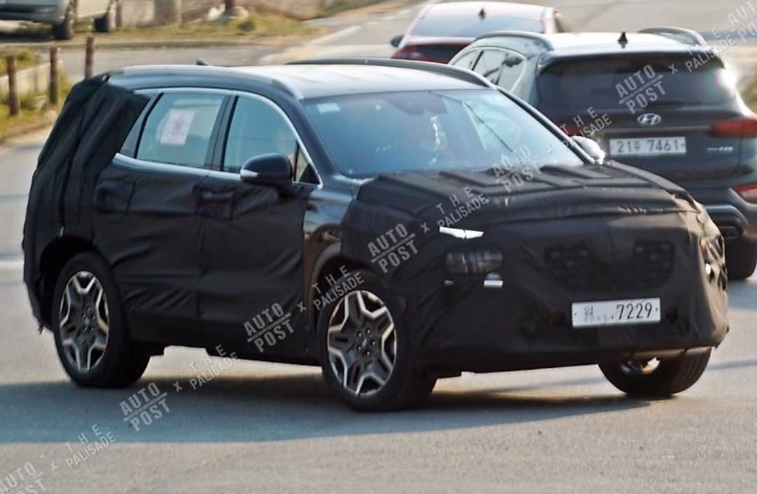 Hyundai Santa Fe Hybrid Spied