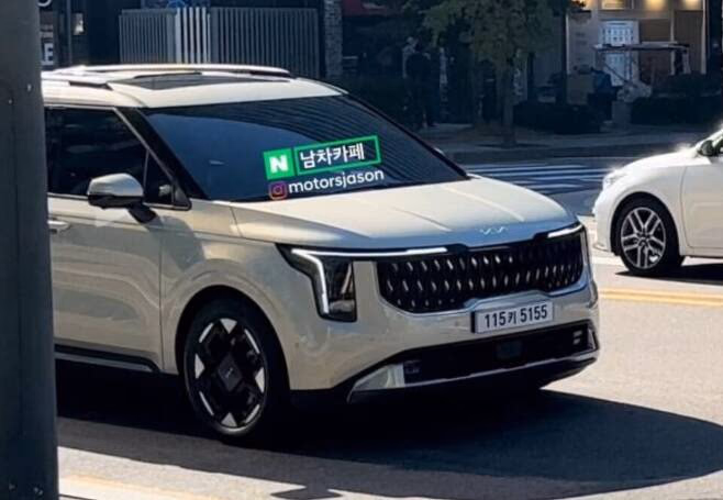 kia carnival facelift leaked