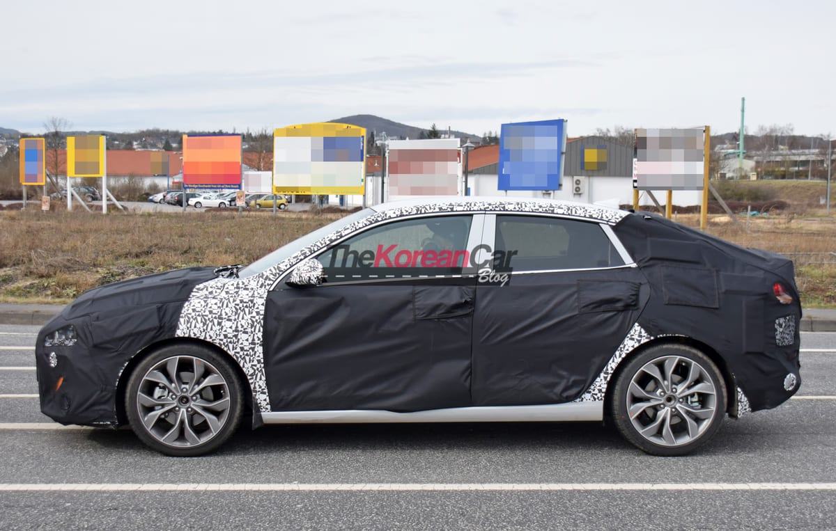 Spyshot: Hyundai i30 fastback