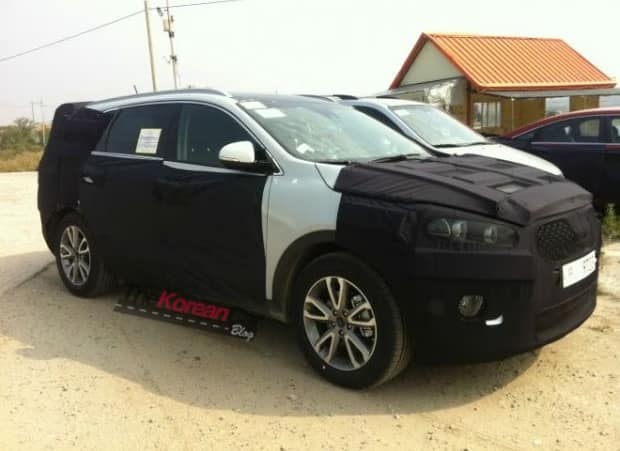 Scooped-Next-Gen-2015-Kia-Sorento