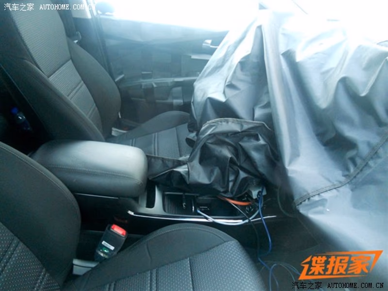 Photos espion de l'intérieur du Kia Sorento 2016 en Chine (3)