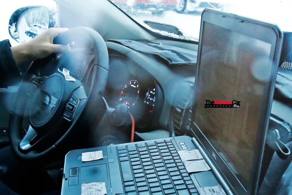 wpid-2016-kia-sportage-spotted-interior-undisguised-1.jpg
