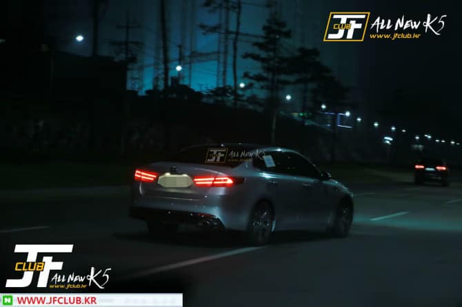 Kia Optima 2016 sin camuflaje desde todos los ángulos (3)