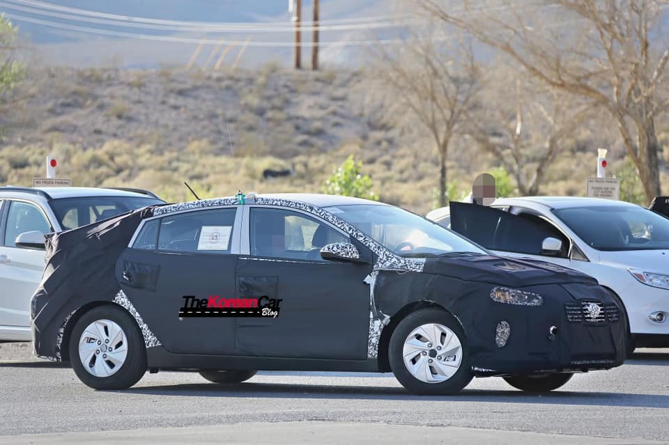 2017-hyundai-dedicated-hybrid-toyota-prius (15)