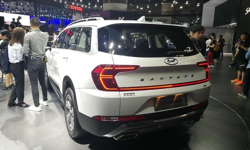 Hyundai Santa Fe LWB China (1)