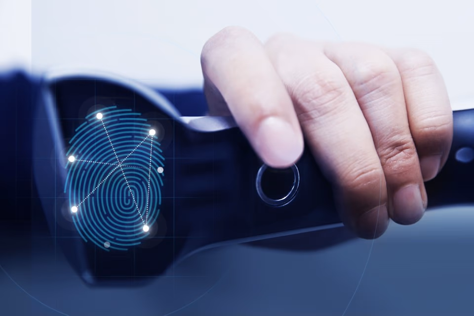 Large-34990-HyundaiMotorRevealsWorldsFirstSmartFingerprintTechnologytoVehicles
