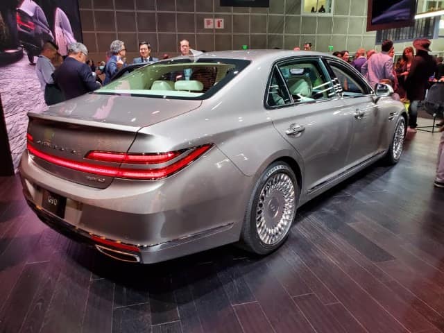 2020-genesis-g90-facelift-25