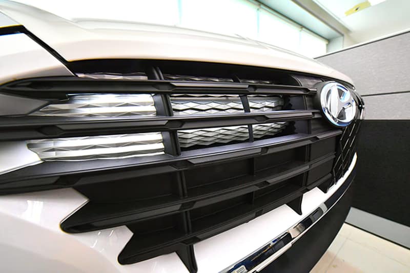 parrilla iluminada hyundai mobis 2