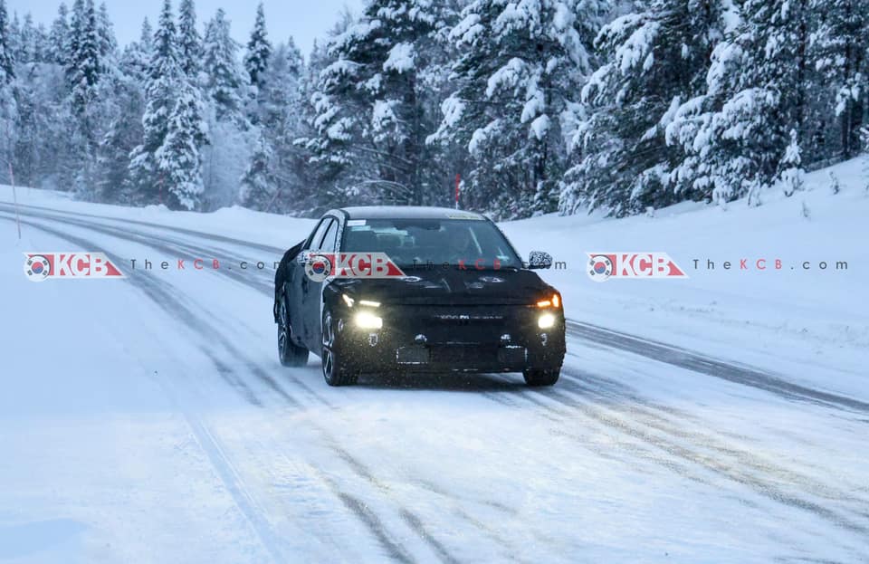hyundai elantra cn8 captado en el círculo polar ártico 4