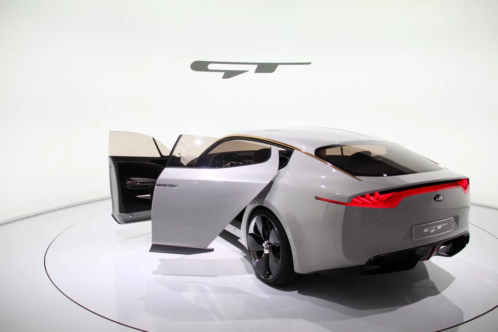 kia-confirms-gt-rwd-sportscoupe-sedan-by-2016