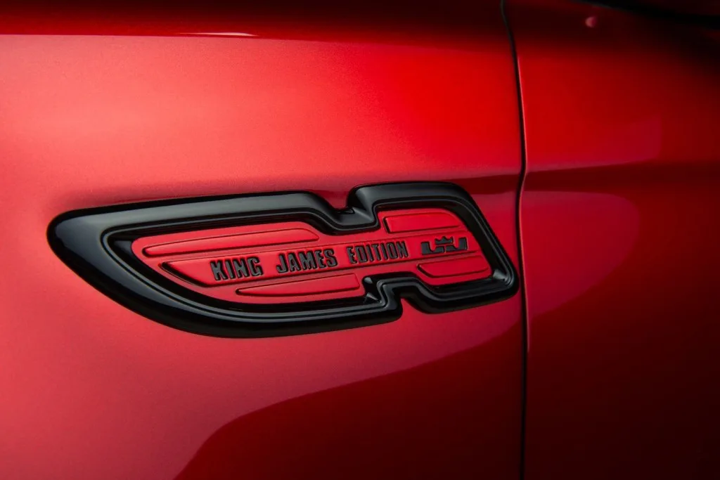  kia-k900-lebron-james-king-james-edition