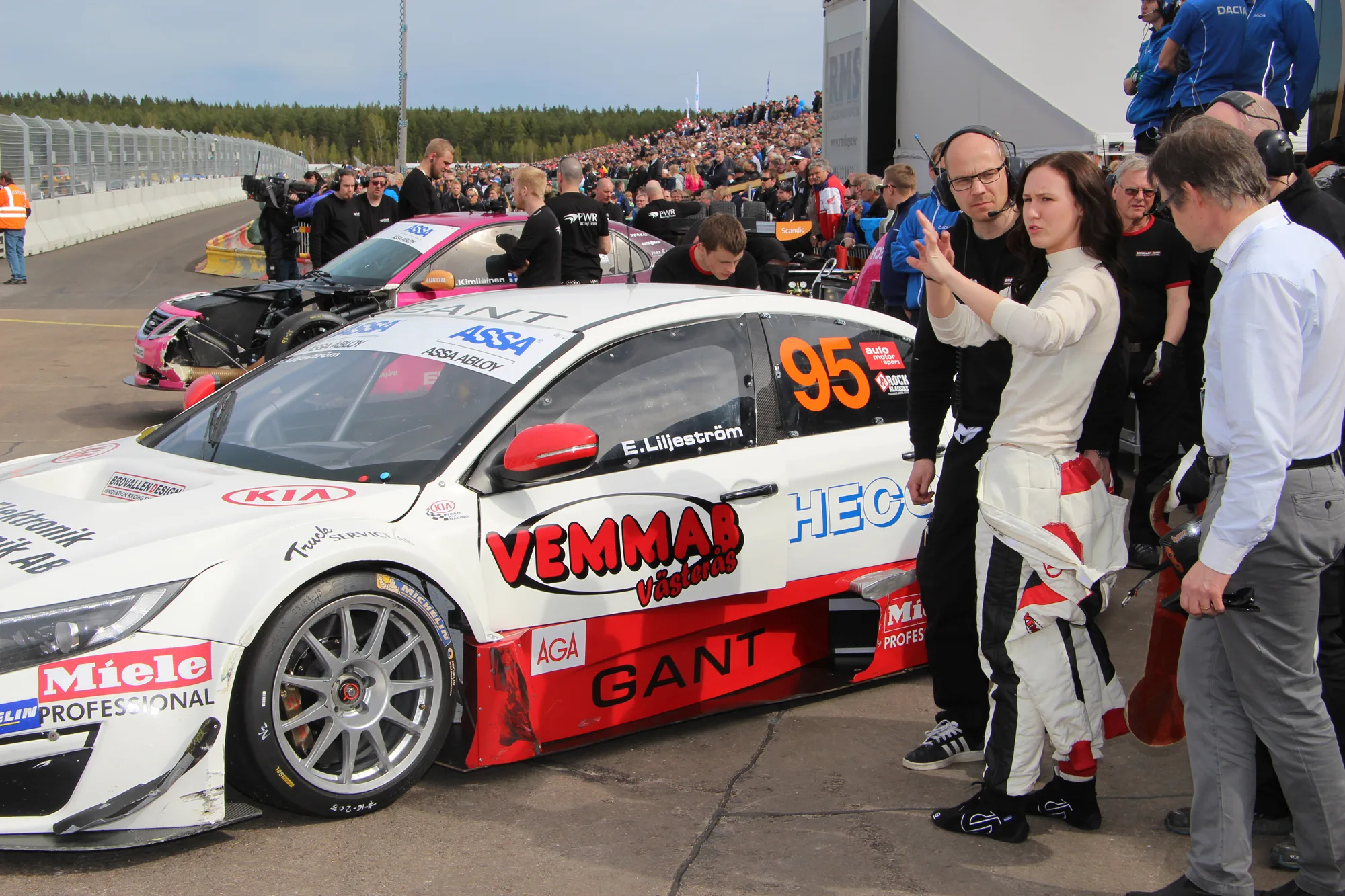 Interview: Emelie Liljeström – Kia Optima RaceCar