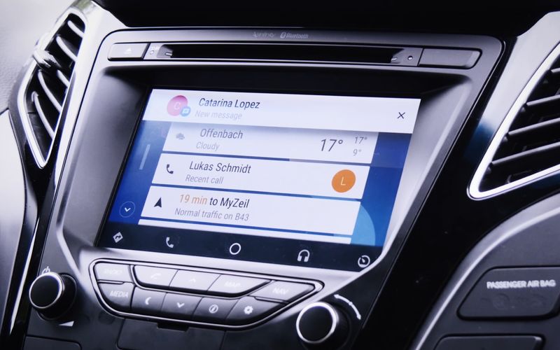 How Android Auto Makes Driving Smarter