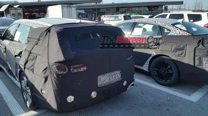Kia Optima Wagon and K7 with Camouflage Spotted