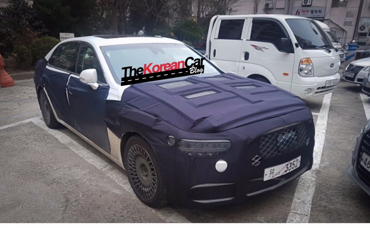 Genesis G90 Spied with Essentia Concept Grille