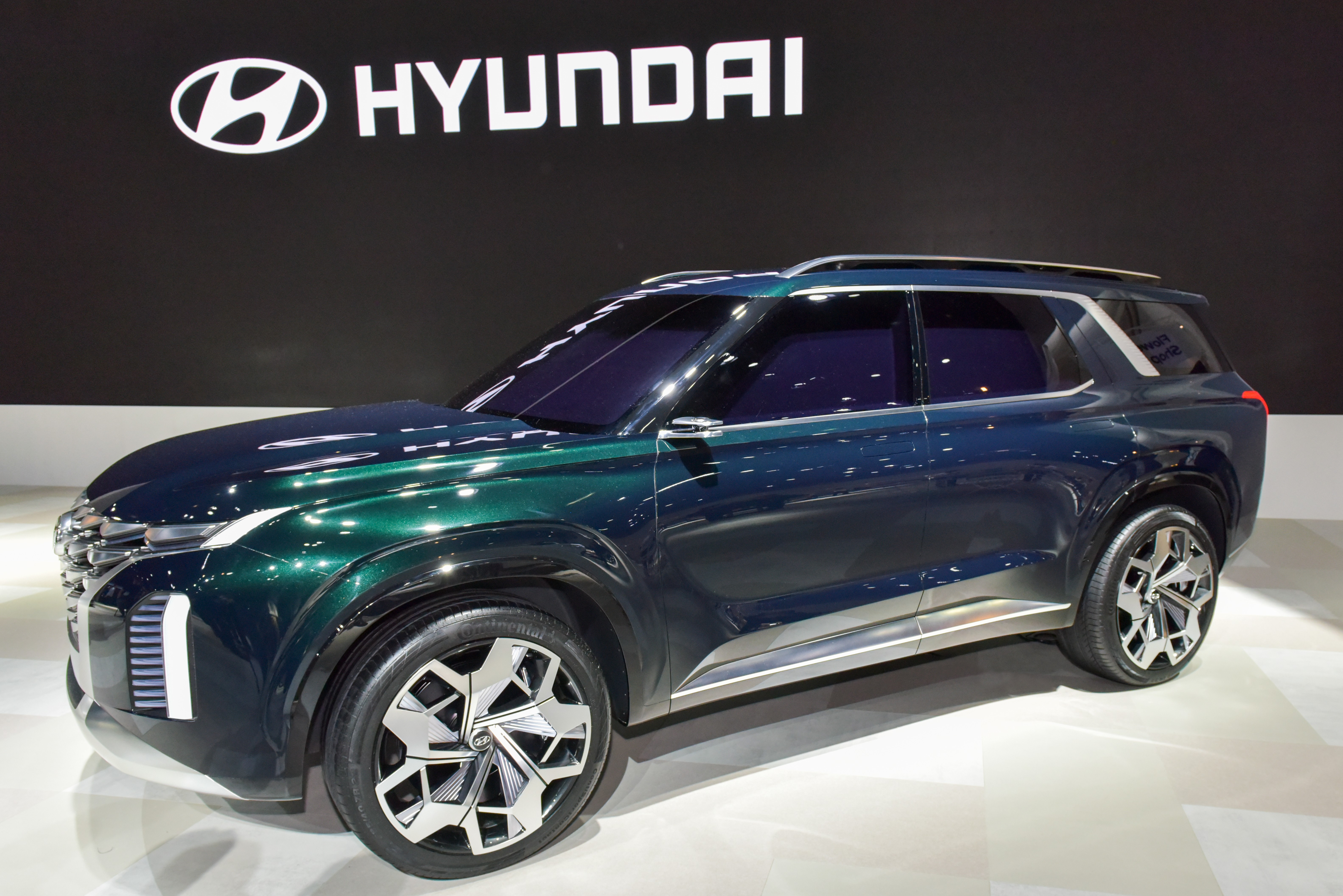 Hyundai Santa Fe XL previewed (4)