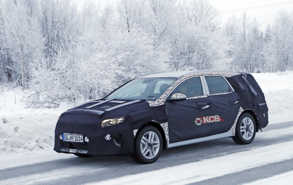 Kia Ceed SW Plug-in Hybrid Spied for the First Time