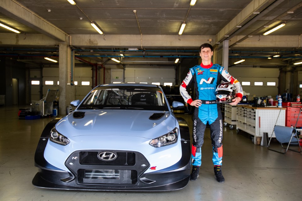 Hyundai Veloster N Race Car Makes World Debut at Detroit