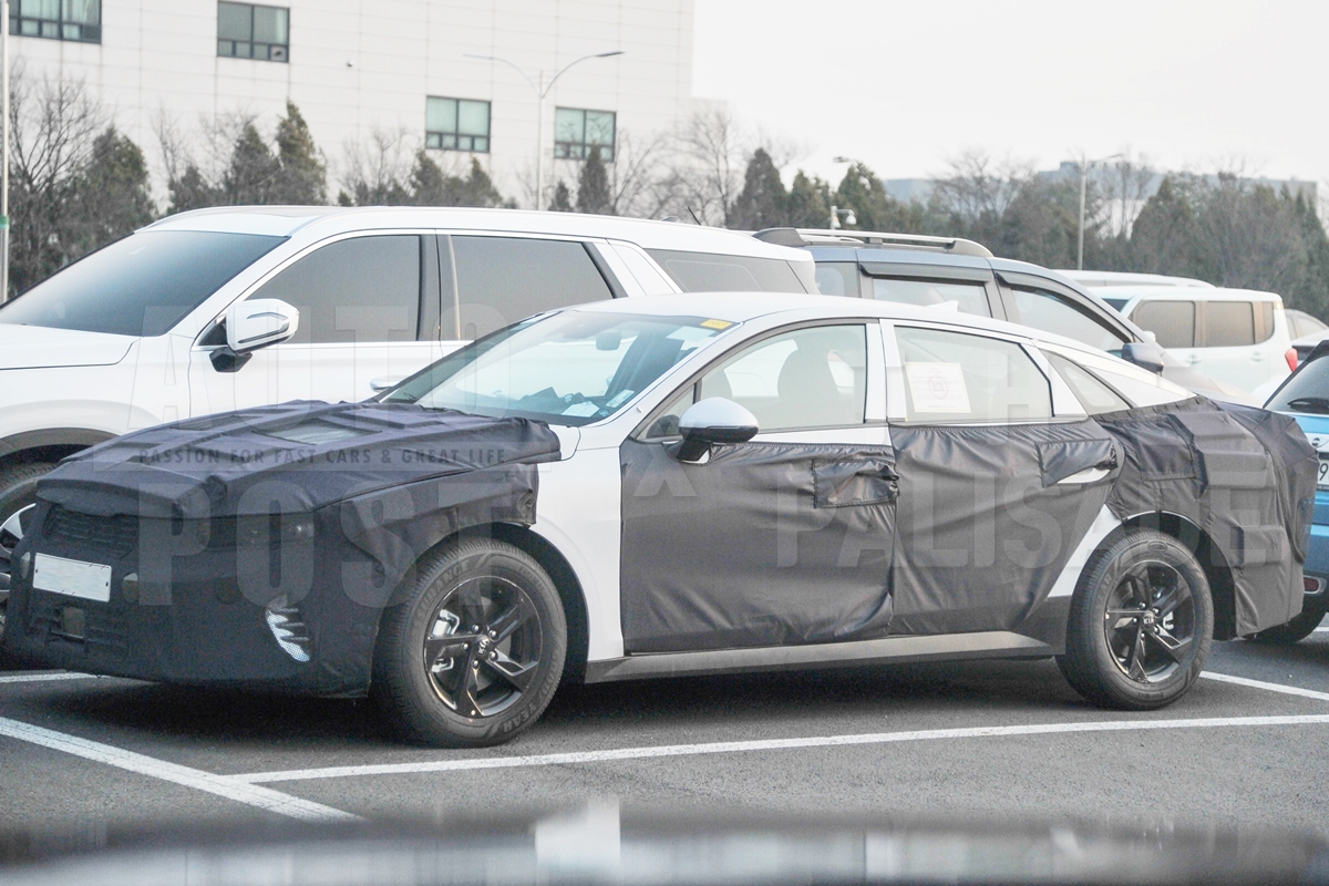 Next-gen Kia Optima Spied in South Korea