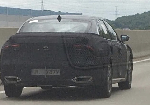 Hyundai Grandeur Facelift Spied, Confirms Leaked Images