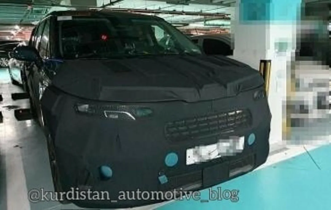 Mysterious Big Van Could Be Next-Gen Kia Carnival
