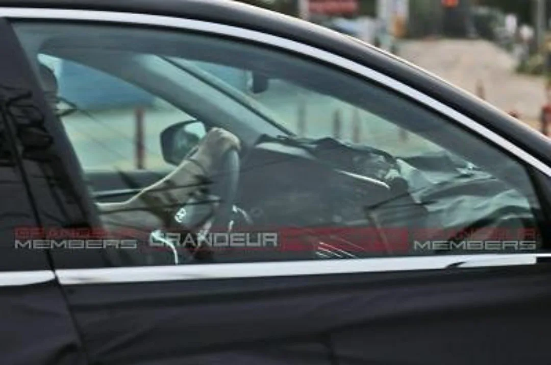 Hyundai Grandeur Facelift Spied Inside