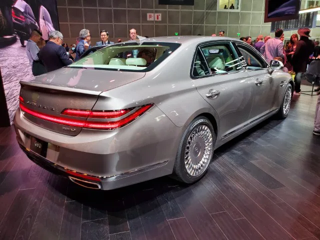 2020-genesis-g90-facelift-25