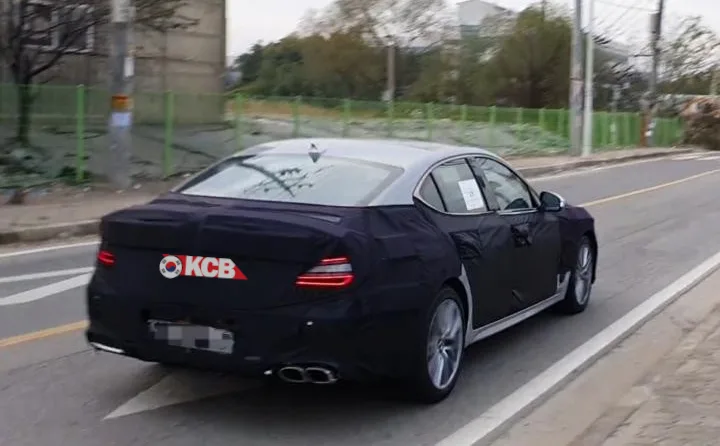 Genesis G70 Facelift Spied on the Road
