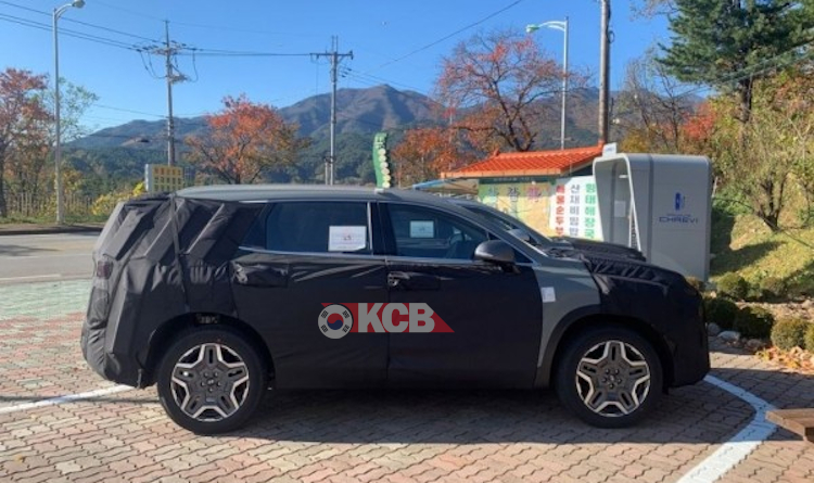 Hyundai Santa Fe Hybrid Spied for the First Time