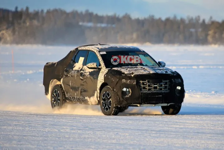 Hyundai Santa Cruz Spied During Winter Test