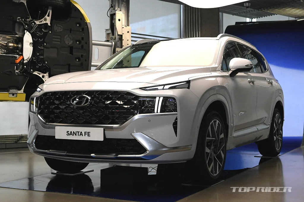 Hyundai Santa Fe Facelift Unveiled in South Korea