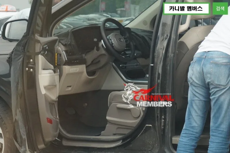 Kia Sedona Interior Caught Undisguised