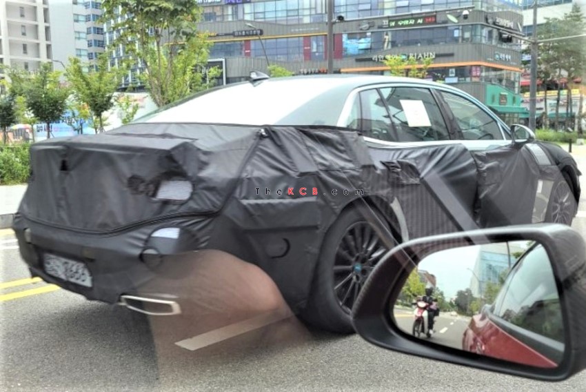 Next-gen Genesis G90 Spied for the First Time