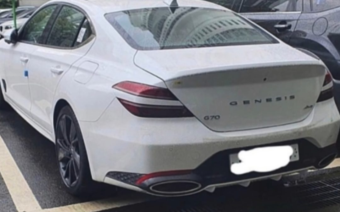 Genesis G70 Facelift Spied in White, Top Trim?