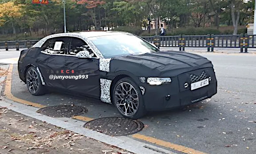 Next-gen Genesis G90 Captured by a Follower
