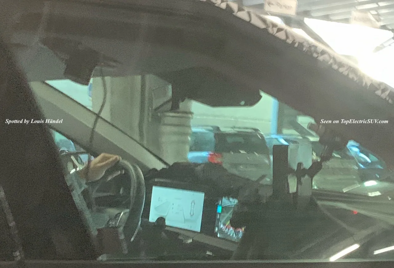 Kia-CV-interior-spy-shot