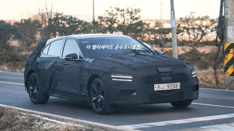 Genesis G70 Shooting Brake Spied Up Close