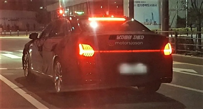 Kia K9 Facelift Shows Its New Connected Taillights