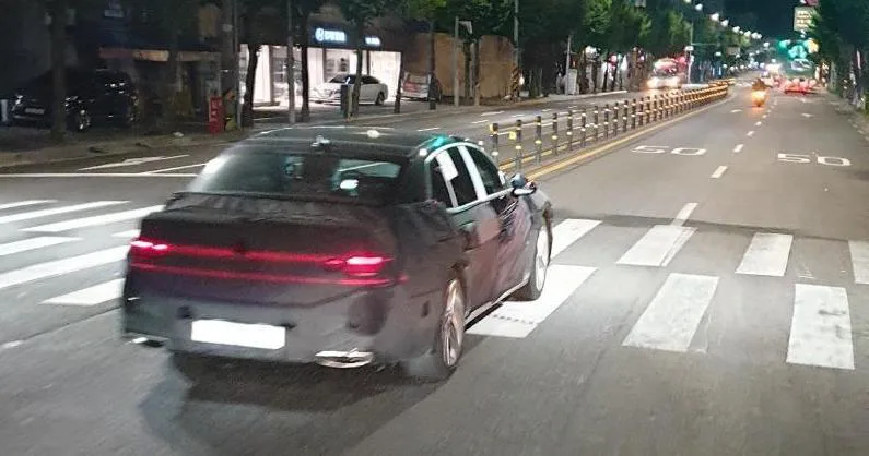 Genesis G90 Taillight Silhouette Revealed