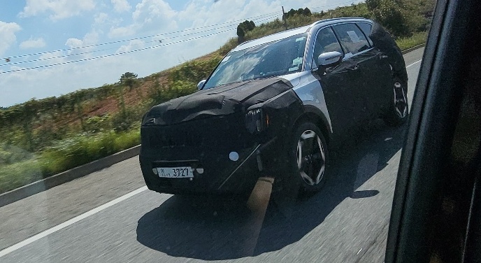 Kia Telluride Facelift Spied on the Road
