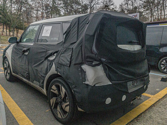 Kia SOUL Facelift Spied In & Out