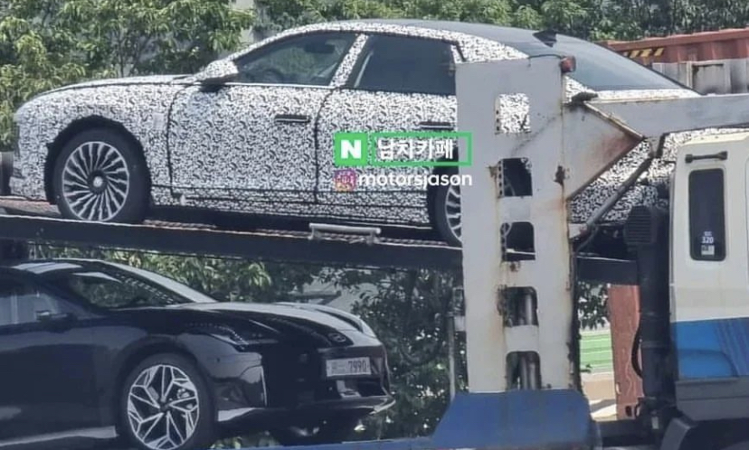Hyundai Grandeur Loses Camo, Shows Side Profile