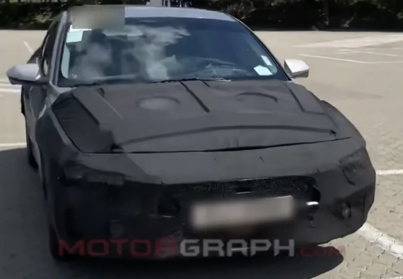 Hyundai Elantra Facelift Spied for the First Time